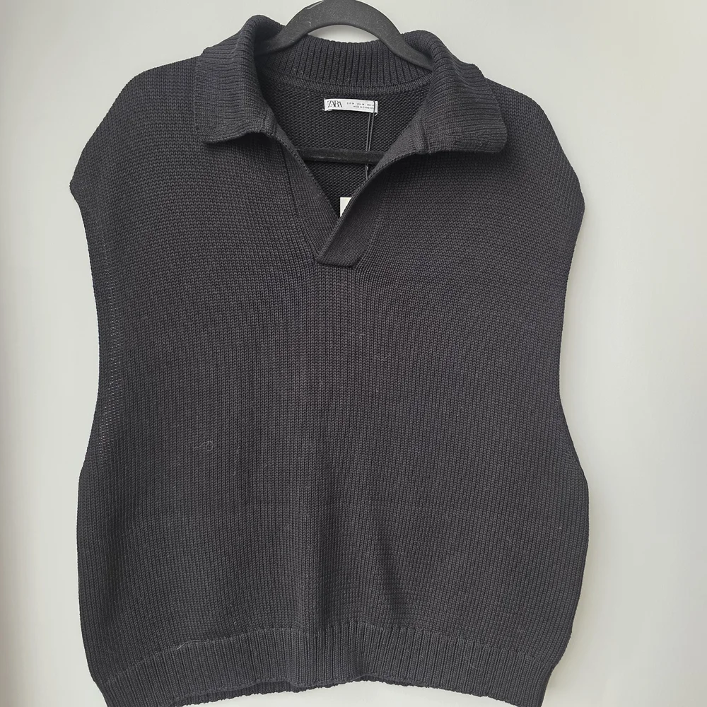 ZARA Knit Sleeveless Sweater Vest Black Size M Collared Minimalist Layering Top - Picture 3 of 12